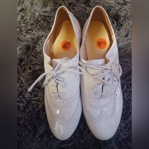 Women cream loafers